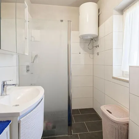Appartement Ana By Rent Istria