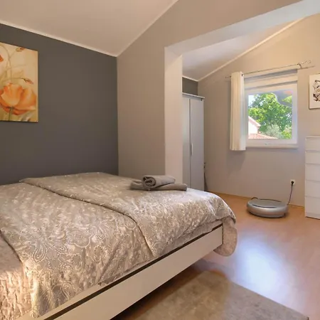Apartment Ana By Rent Istria