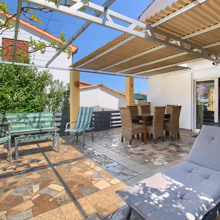 Apartment Ana By Rent Istria